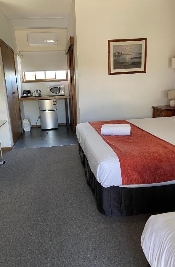 Shepparton Motor Inn Tudor House Motel Luaran gambar