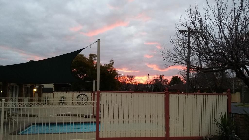 Shepparton Motor Inn Tudor House Motel Luaran gambar